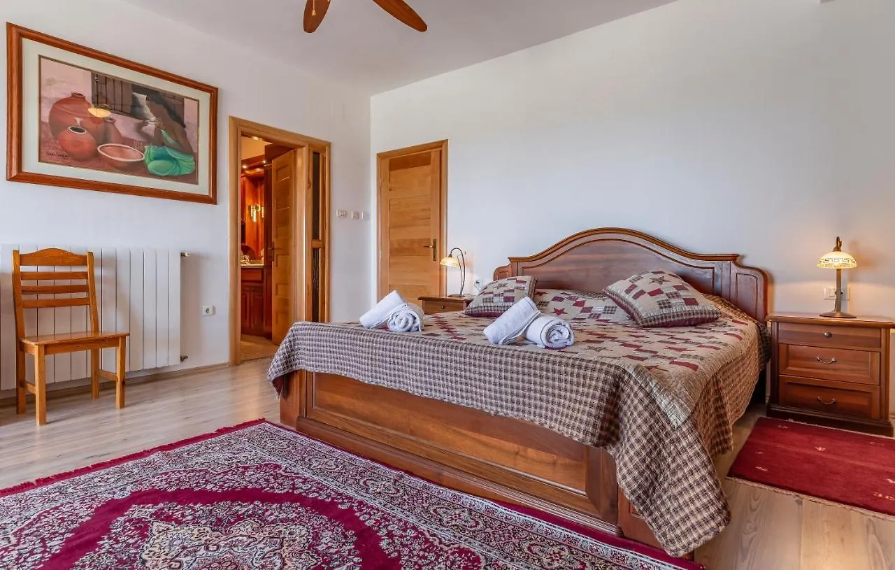 Villa Novela Póla