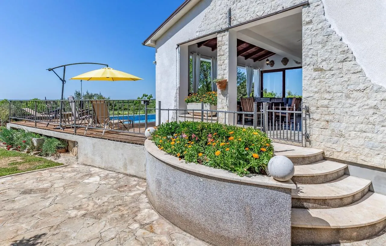 Villa Novela Póla