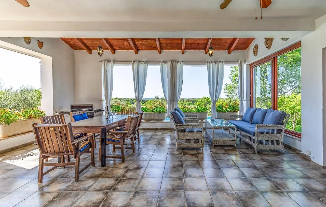 Villa Novela Póla