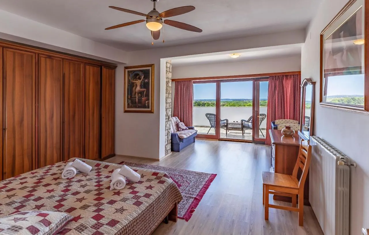Villa Novela Póla
